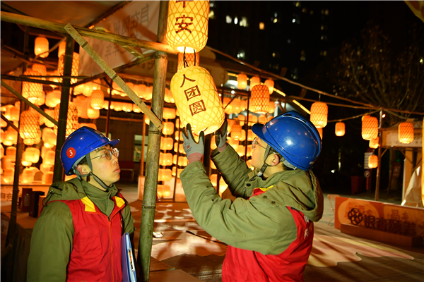 湖北随州：全力保障花灯设备运行安全 守护城市元宵节灯火璀璨